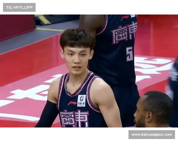王睿泽正式加盟广东队目标冲冠 徐杰期待为球队核心贡献力量 王睿泽正式加盟广东队目标冲冠 徐杰期待为球队核心贡献力量