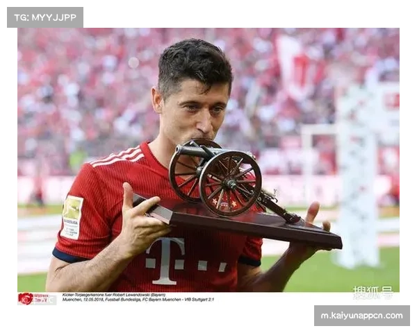 传统9号位向全能型演变 莱万触球次数增加印证趋势